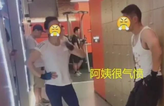 去健身房找私教的女的_女朋友健身房报私教_健身房私教和女学员恋爱