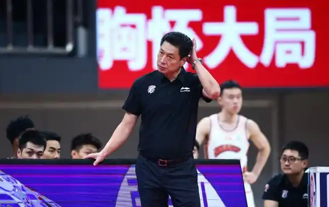 篮球冠军是谁_中国篮球拿世界冠军是哪一年_世界冠军篮球人员