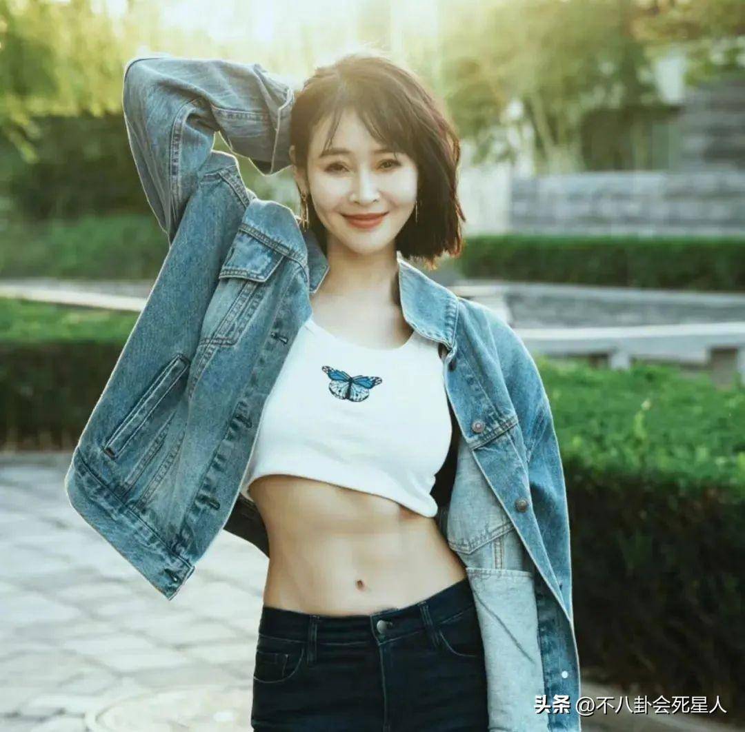 明星健身女有哪些_女生健身明星_健身明星女神