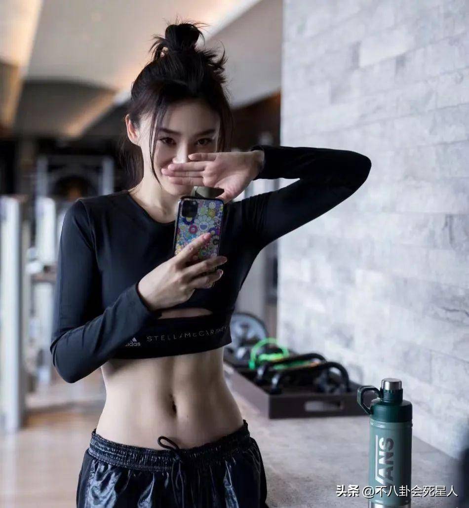 女生健身明星_明星健身女有哪些_健身明星女神