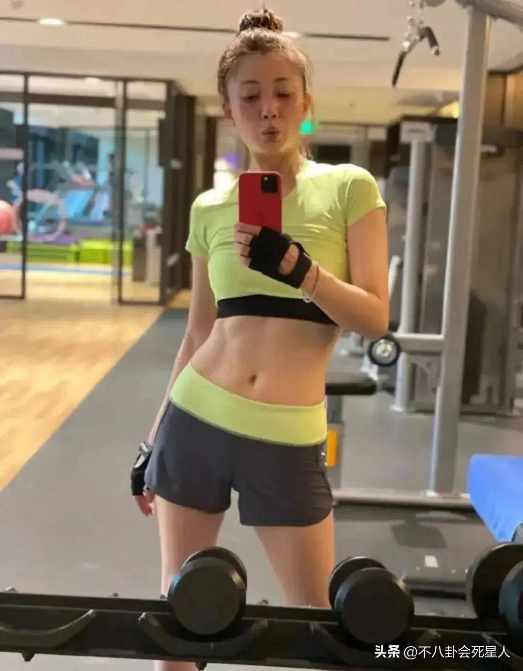 明星健身女有哪些_健身明星女神_女生健身明星