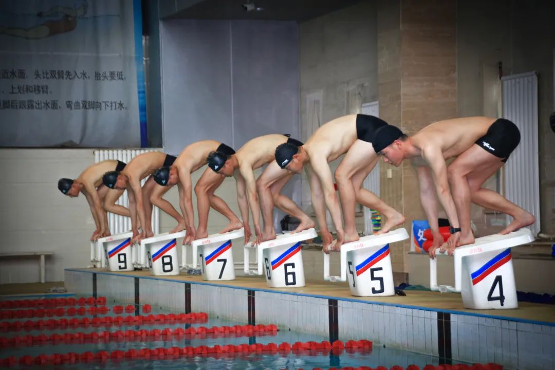 大海里游泳的技巧是什么_游泳大海_大海游泳教学视频