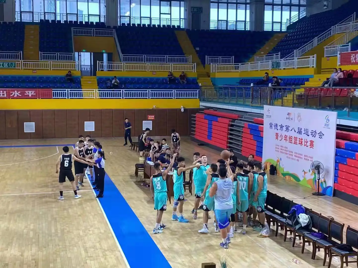 女子乙组篮球赛冠军是谁_篮球冠军比赛有女生吗_女子篮球2021