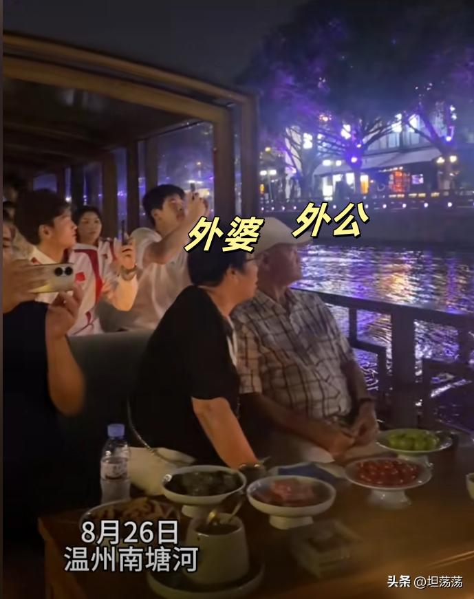 游泳冠军父母矮的_游泳冠军父母是哪里人_游泳冠军的父母