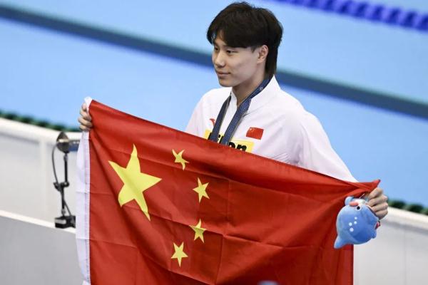 大运会首日中国队获4金；中国游泳“冠军团”即将亮相成都大运会