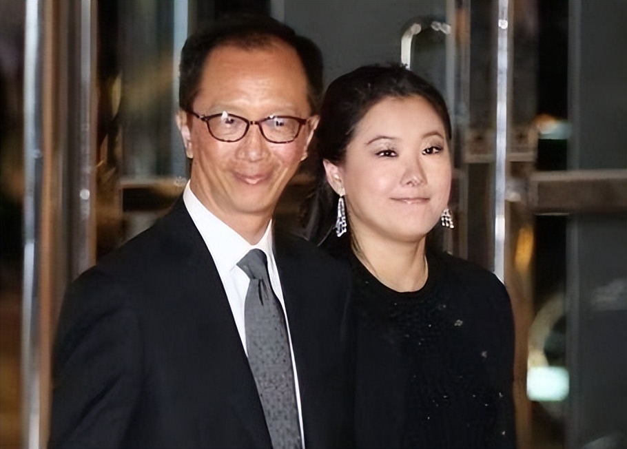 游泳冠军父母是谁_游泳冠军的父母_游泳冠军父母矮的