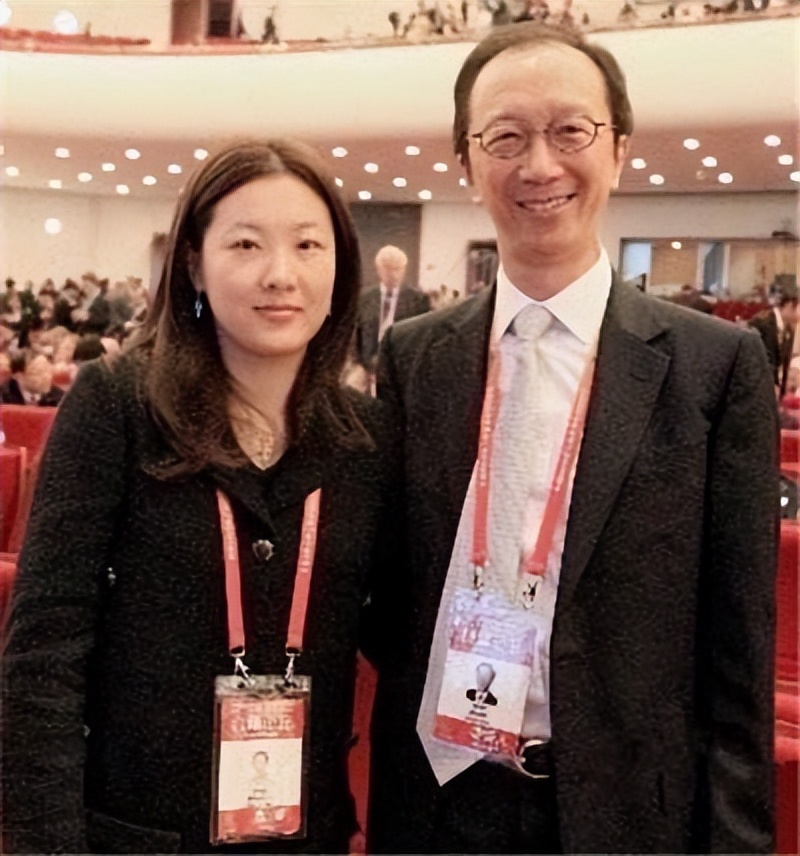 游泳冠军父母矮的_游泳冠军父母是谁_游泳冠军的父母