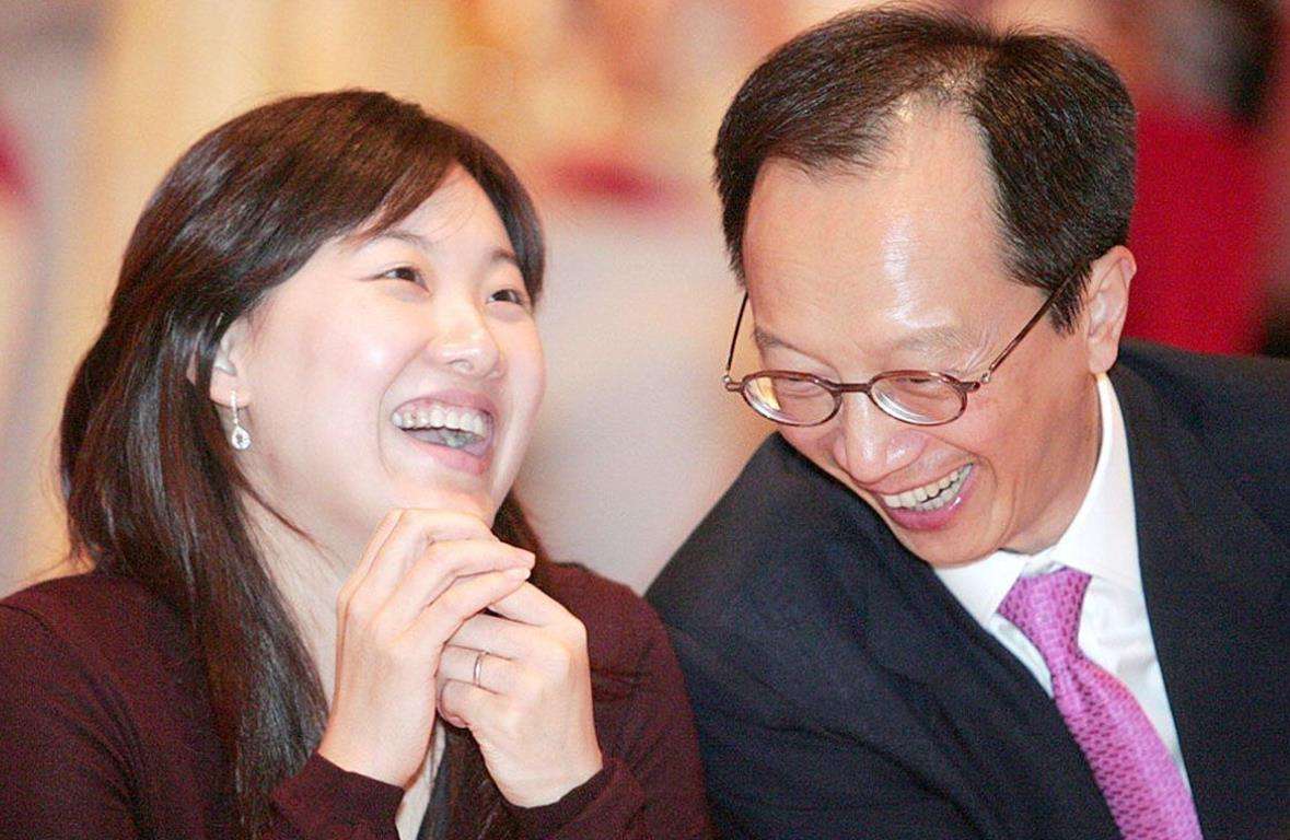 游泳冠军父母矮的_游泳冠军的父母_游泳冠军父母是谁