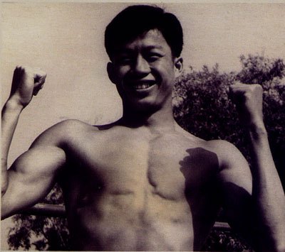 足球明星中锋_足球历史顶级中锋排名表格_出名的足球中锋