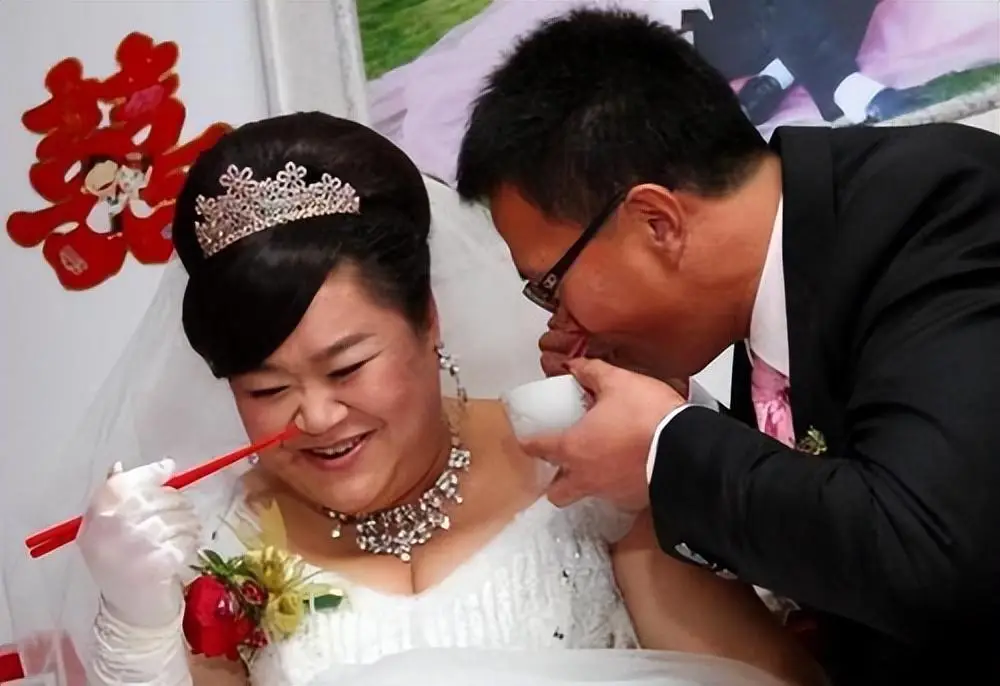 奥运冠军举重内出血_奥运会举重女冠军流血_举重吐血的奥运冠军