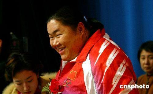 奥运举重女冠军出血_奥运会举重女冠军流血_举重吐血的奥运冠军
