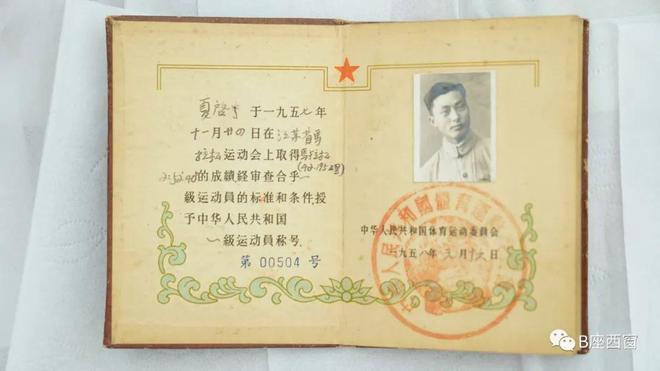 马拉松运动员采访_媒体采访马拉松冠军_马拉松记者采访